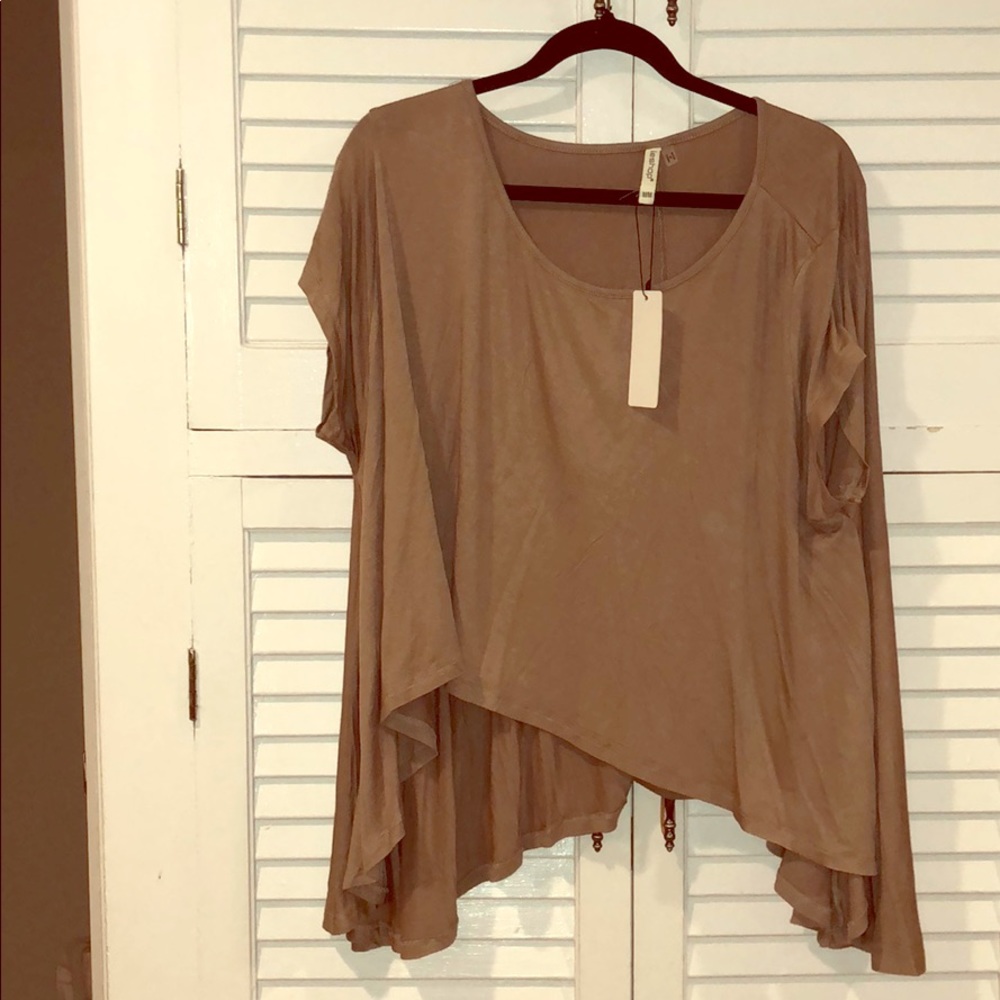 Cozy Leshop cropped off shoulder T in camel